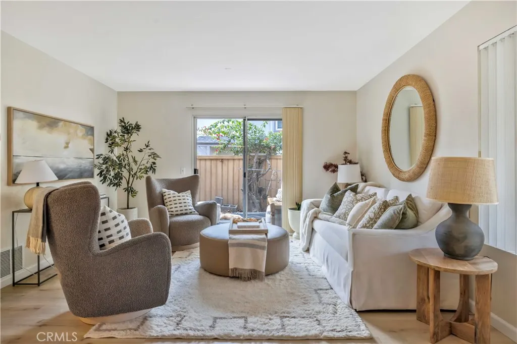 92 Clearbrook, Irvine, California 92614 home-pic-1